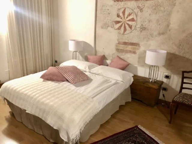 جناح بسرير كوين، Residenza Pietra Di Verona 1/5