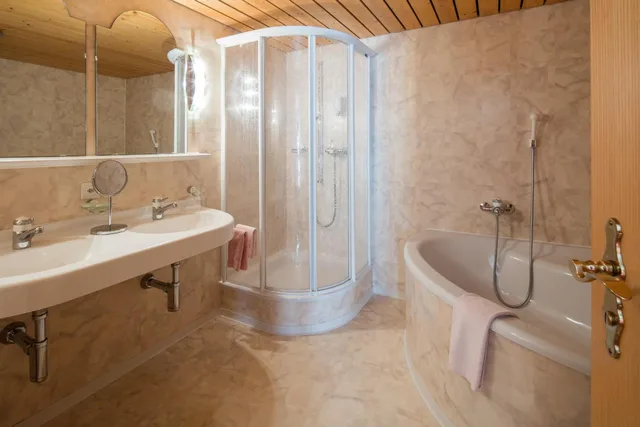 غرفة ديلوكس بسريرين منفصلين، HOTEL CONTINENTAL 3/3