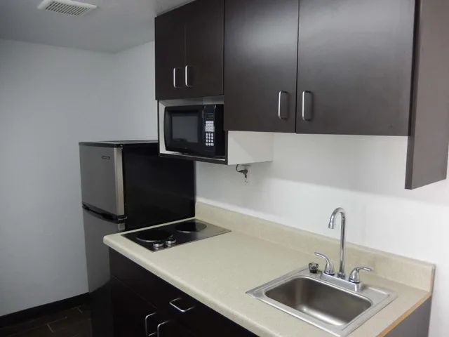 غرفة بسريرين كوين لغير المدخنين بمطبخ، Motel6 Portland, TX 5/5