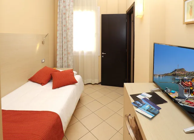 غرفة مفردة بسرير فردي، Janus Hotel 1/5
