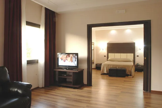 جناح، FORUM PALACE 1/3