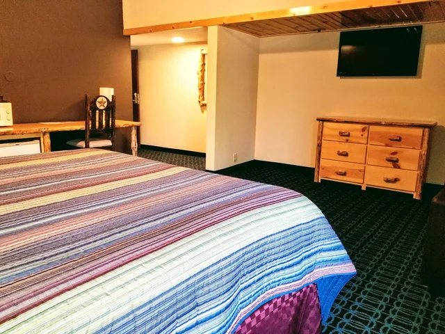 غرفة سيغنتشر بسرير كينج، Round Barn Lodge 3/10