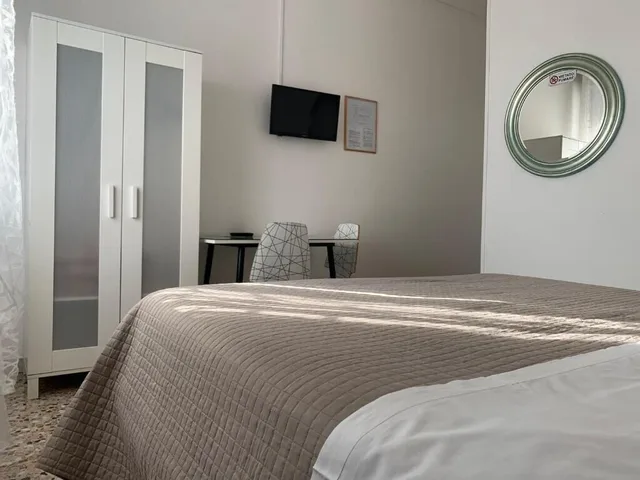 غرفة بسرير كوين بحمام خاص، Albergo Moderno 4/6