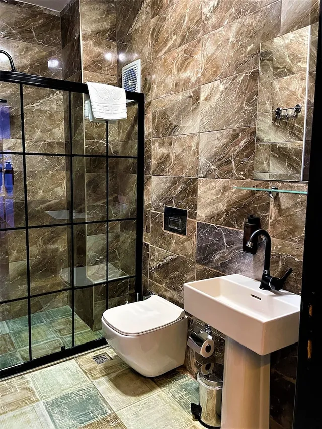 غرفة قياسية بسرير كوين، Mates Port Hotel 4/4