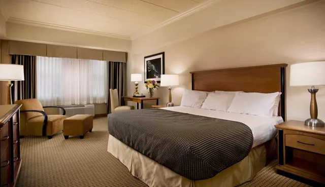 غرفة بسرير كينج، Hollywood Casino Hotel 1/1