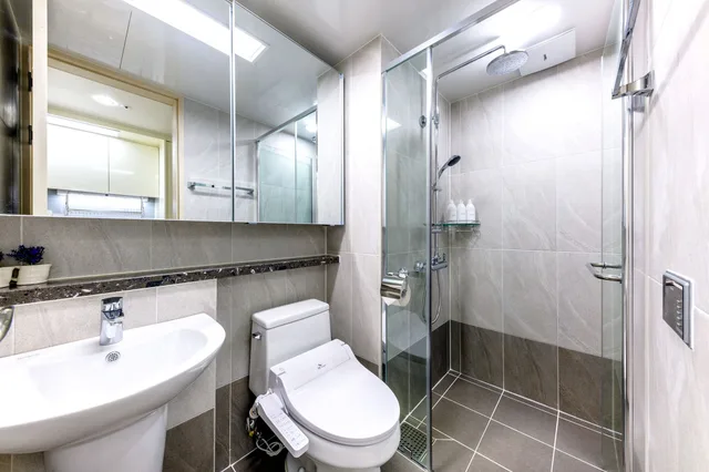 جناح جونيور بسرير مزدوج وسرير فردي بإطلالة على البحر، Shin Shin Hotel Seogwipo 5/6