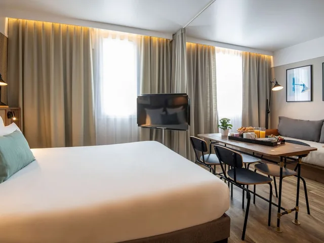 جناح سوبيريور بسريرين منفصلين، Novotel Suites Nice Airport Hotel 1/10
