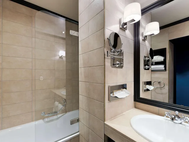 غرفة قياسية بسرير كوين، Hotel Rotary Geneva - MGallery 5/5