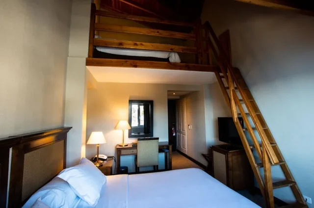 Family, Queen and Twin Beds, Partial Lake View، Cacique Inacayal Lake & Spa Hotel 2/4