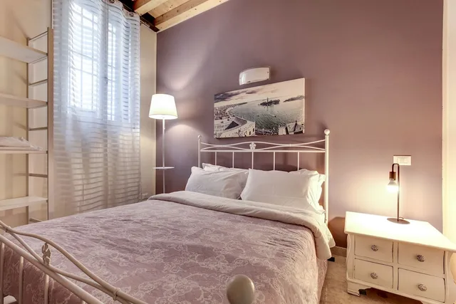 دوبلكس بسرير كوين بغرفتي نوم مع أريكة، Arsenale Loft 7/10