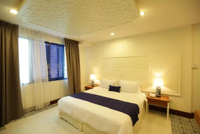 Deluxe, King Bed, Nandha Hotel 6/10