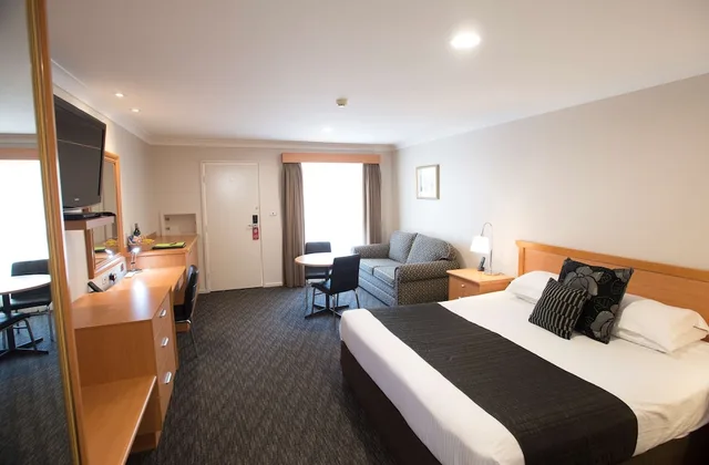 غرفة سوبيريور بسرير كينج، Best Western Plus All Settlers Motor Inn 1/5