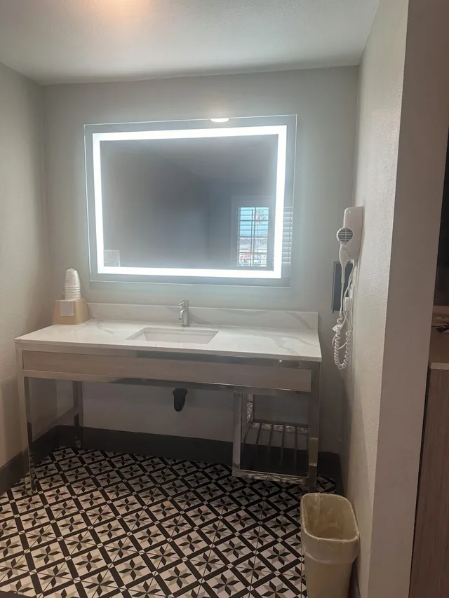 جناح بسريرين كينج، Super 8 by Wyndham Oceanside Downtown 4/4