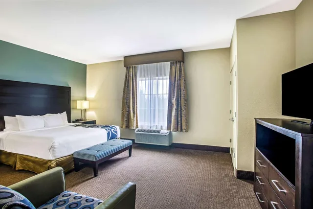 Deluxe, Suite, King Bed, Country Side View، La Quinta Inn and Suites by Wyndham Karnes City - Kenedy 1/3