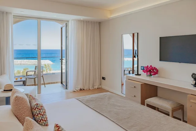 غرفة سوبيريور بسريرين منفصلين بإطلالة على البحر، Golden Coast Beach Hotel 4/6
