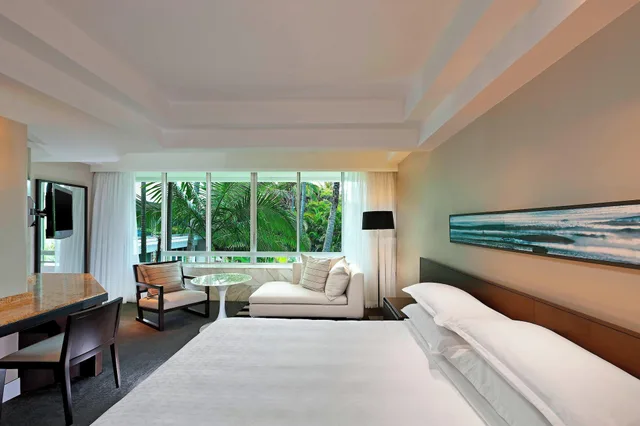Room, King Bed, Resort View، SHERATON GRAND MIRAGE RESORT, GOLD COAST 1/5