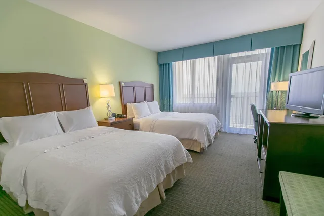 غرفة بسريرين كوين لذوي الإعاقة، Hampton Inn Suites Orange Beach Gulf Front 1/2