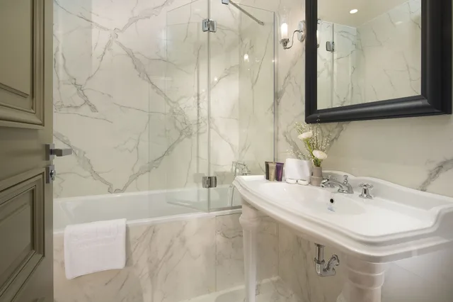 غرفة عائلية رباعية بسريرين كوين، Pavillon Faubourg Saint-Germain & Spa 5/6