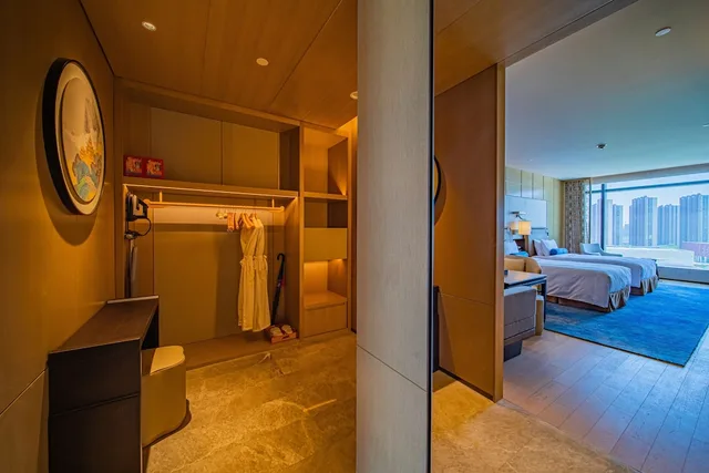غرفة قياسية بسريرين منفصلين بإطلالة على النهر، Hualuxe Hotels And Resorts Nanjing Yangtze River 6/6
