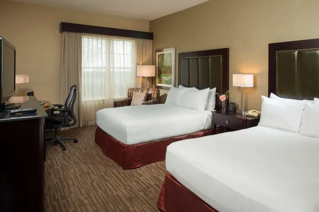 غرفة بسرير مزدوج، Doubletree by Hilton Raleigh Durham Airport at Research Triangle Park 1/3