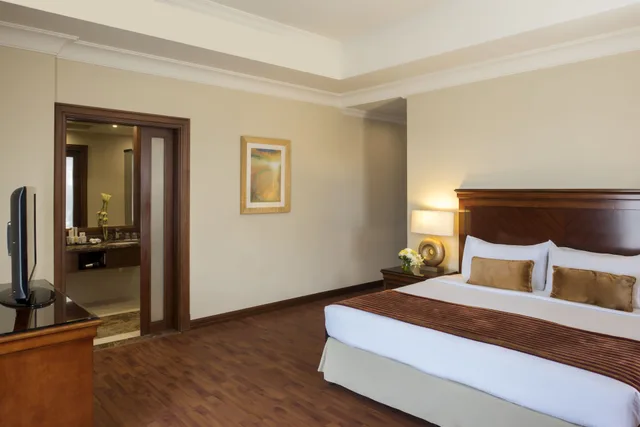 غرفة ديلوكس بسرير كينج، Concorde Hotel Doha 1/7