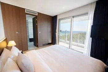 جناح جونيور تنفيذي بإطلالة جزئية على البحر مع دخول الصالة، St. John's Hotel 1/2