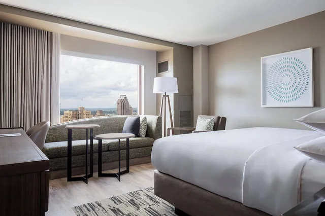 Suite, King Bed, San Antonio Marriott Rivercenter on The River Walk 1/5