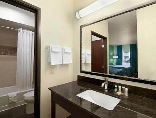 غرفة قياسية بسرير كينج، Super 8 by Wyndham Cotulla TX 2/3