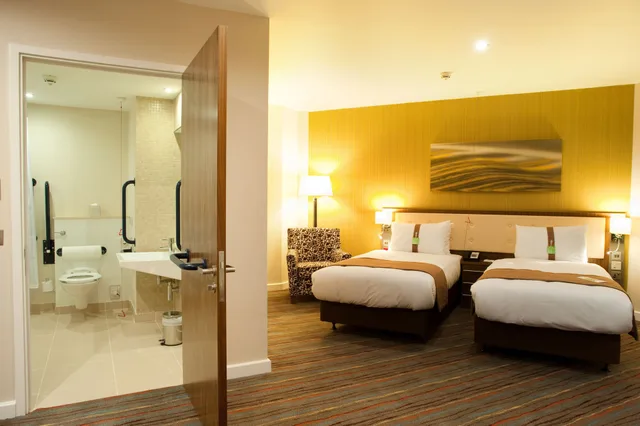 غرفة قياسية بسريرين منفصلين لذوي الإعاقة، Holiday Inn Derby Riverlights 4/6
