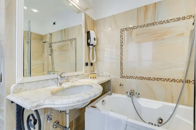 جناح جونيور بثلاثة أسرّة، Hotel Cellini 3/8