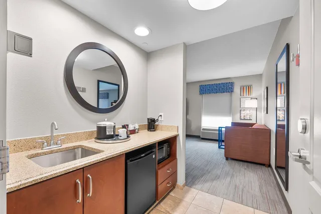 جناح استوديو بسرير كينج بحوض جاكوزي، Hampton Inn & Suites St. Louis/South I-55 Mo 1/2