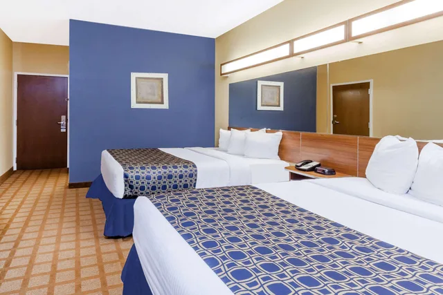 غرفة بسريرين كوين لذوي الإعاقة، Microtel Inn & Suites By Wyndham Dickson City/Scranton 2/3