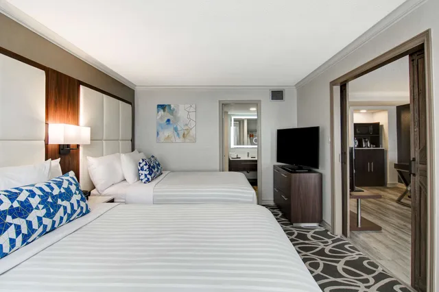 Lifestyle, Suite, 2 Queen Beds, Sofa، The Park Hotel London 3/9