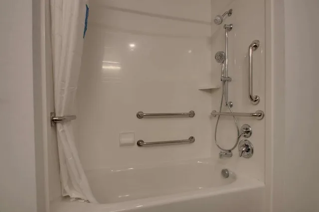 استوديو بسرير كينج مع أريكة لذوي الإعاقة، Hampton Inn Suites Knightdale Nc 6/6