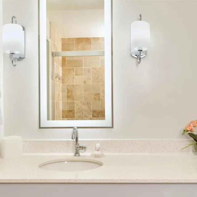 جناح بريميوم بسرير كينج بإطلالة على المسبح، OUTRIGGER Kauai Beach Resort & Spa 1/2