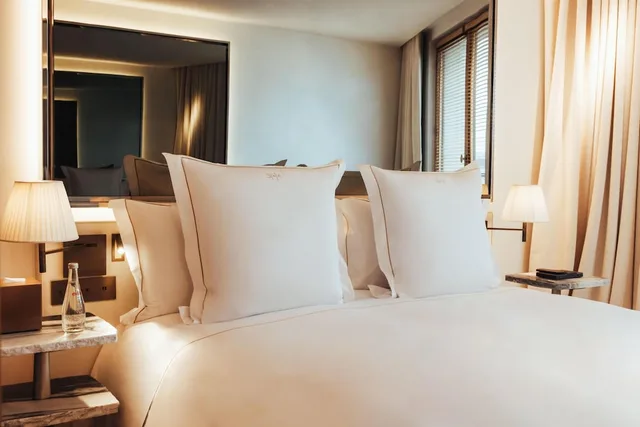 غرفة بريميوم بسرير كينج بإطلالة على المدينة، Sax Paris, LXR Hotels & Resorts 2/4