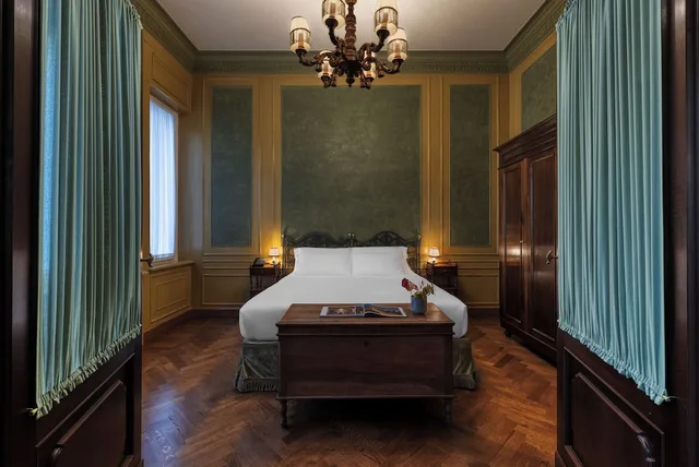 Serenissima, Suite, Queen Bed, Hotel Locarno 4/10