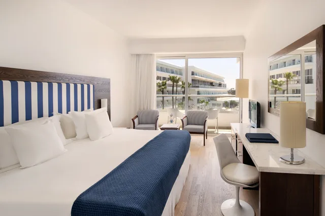Room, Double or Twin Bed, Lateral Side Sea View، Grecian Sands Hotel 1/4