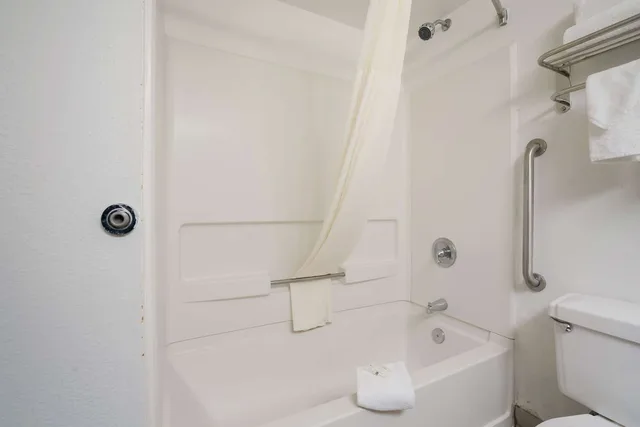 غرفة بسرير كينج، Quality Inn Jacksonville Near Camp Lejeune 3/4