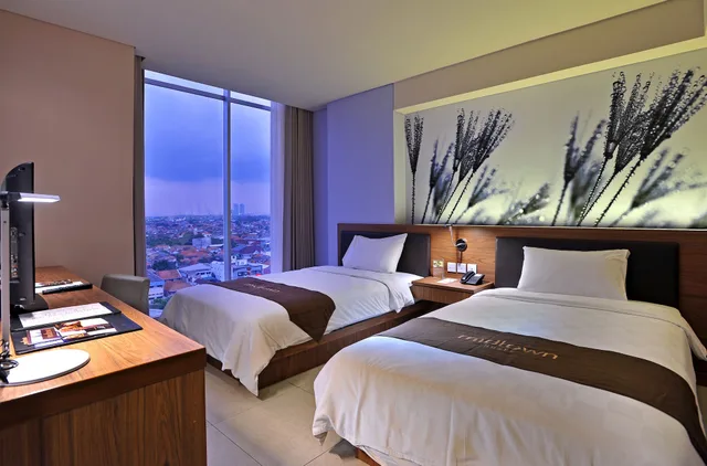 Groovy, Twin Beds، Midtown Hotel Surabaya 2/3