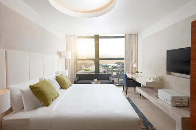 غرفة سوبيريور بسرير كينج، Aerotel Muscat - Airport Transit Hotel 2/4