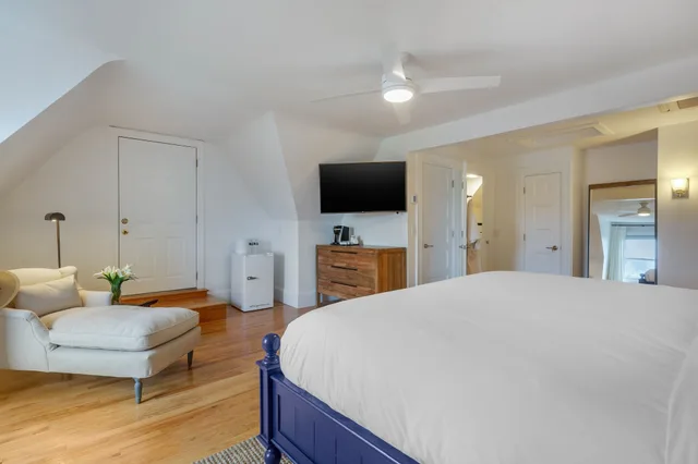 Shore Pavilion, House, King Bed، The Shore House 2/6