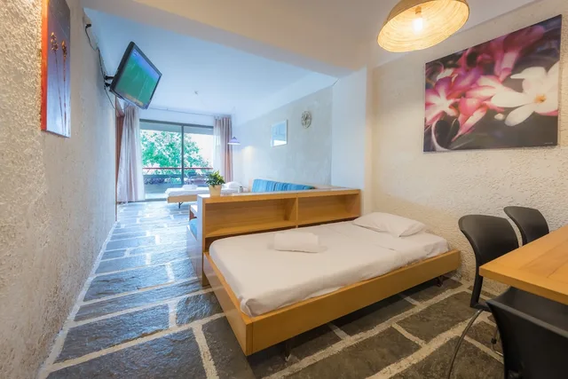 Family Suite, 2 Double and Twin Beds، Apollonia Apartments 2/7