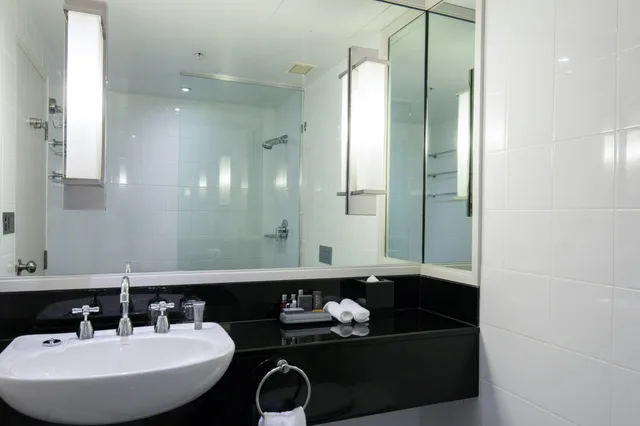 Room, Sydney Harbour Marriott 3/4