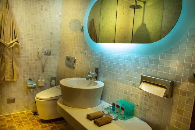 غرفة ديلوكس بسرير كوين بإطلالة على البحر، Landmark Baku Hotel 5/8