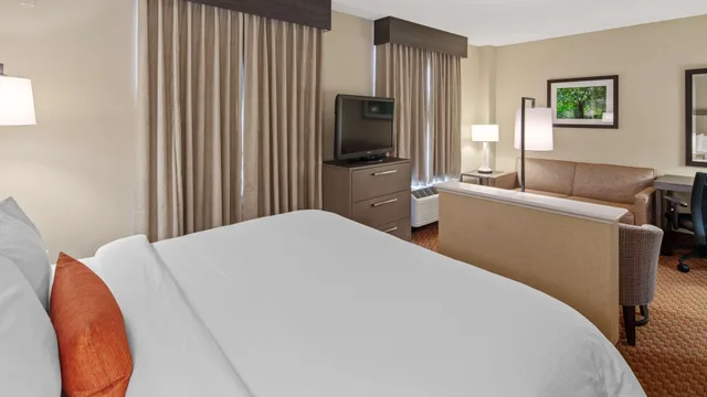 جناح بسرير كينج، Best Western Plus Kendall Hotel & Suites 2/8