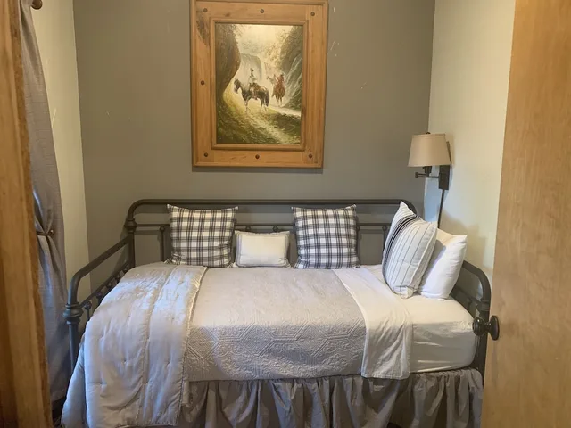 Lancaster, Cabin, 1 Queen and 1 Single Bed، Ye Kendall Inn 1/2
