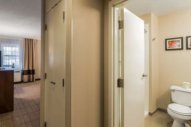 Room, King Bed, Comfort Inn Concord South End 5/5