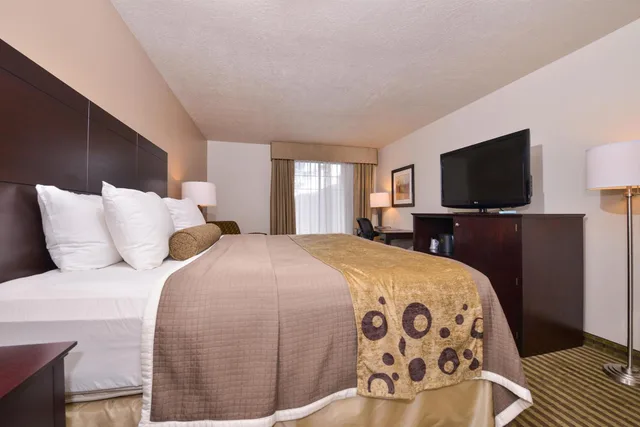 غرفة قياسية بسرير كينج لذوي الإعاقة، Wyndham Tucson Airport & Conference Center 3/4