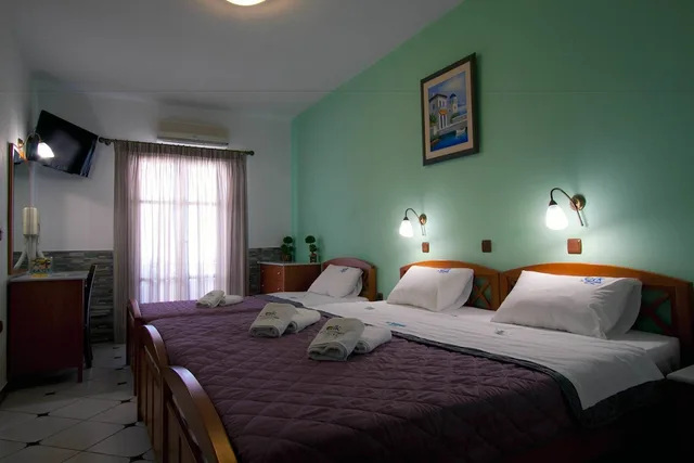 Comfort, Triple, 1 King and 1 Single Beds, Valley View، ALK Hotel 1/8